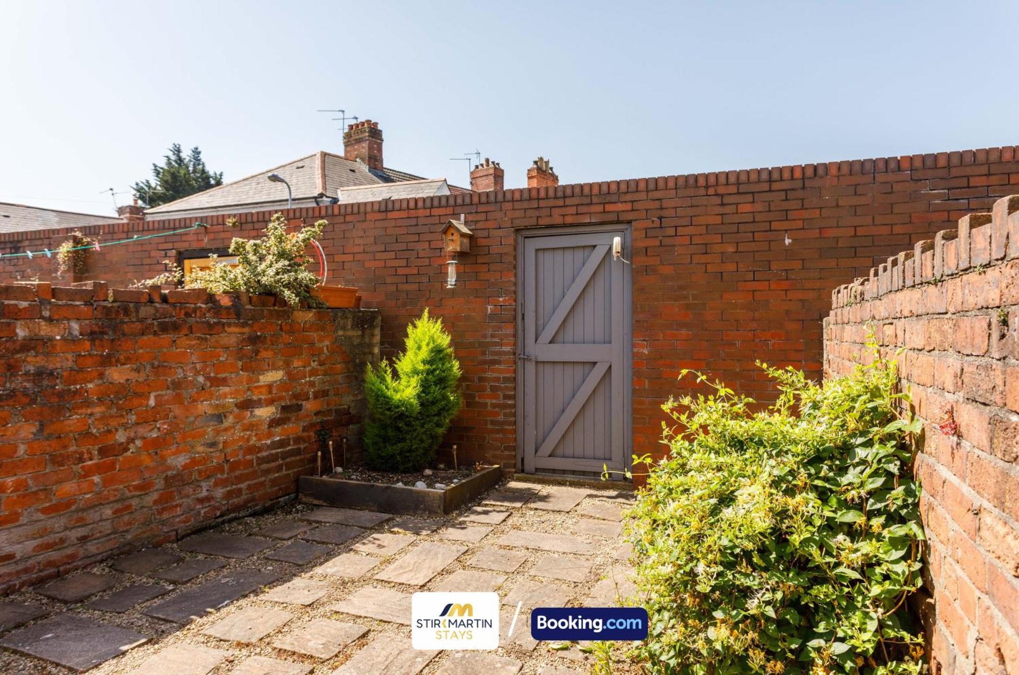 Comfy 3Bed House By Stirkmartin Stays Short Lets & Serviced Accommodation Cardiff With Free Parking & 8Mins To City Centre מראה חיצוני תמונה