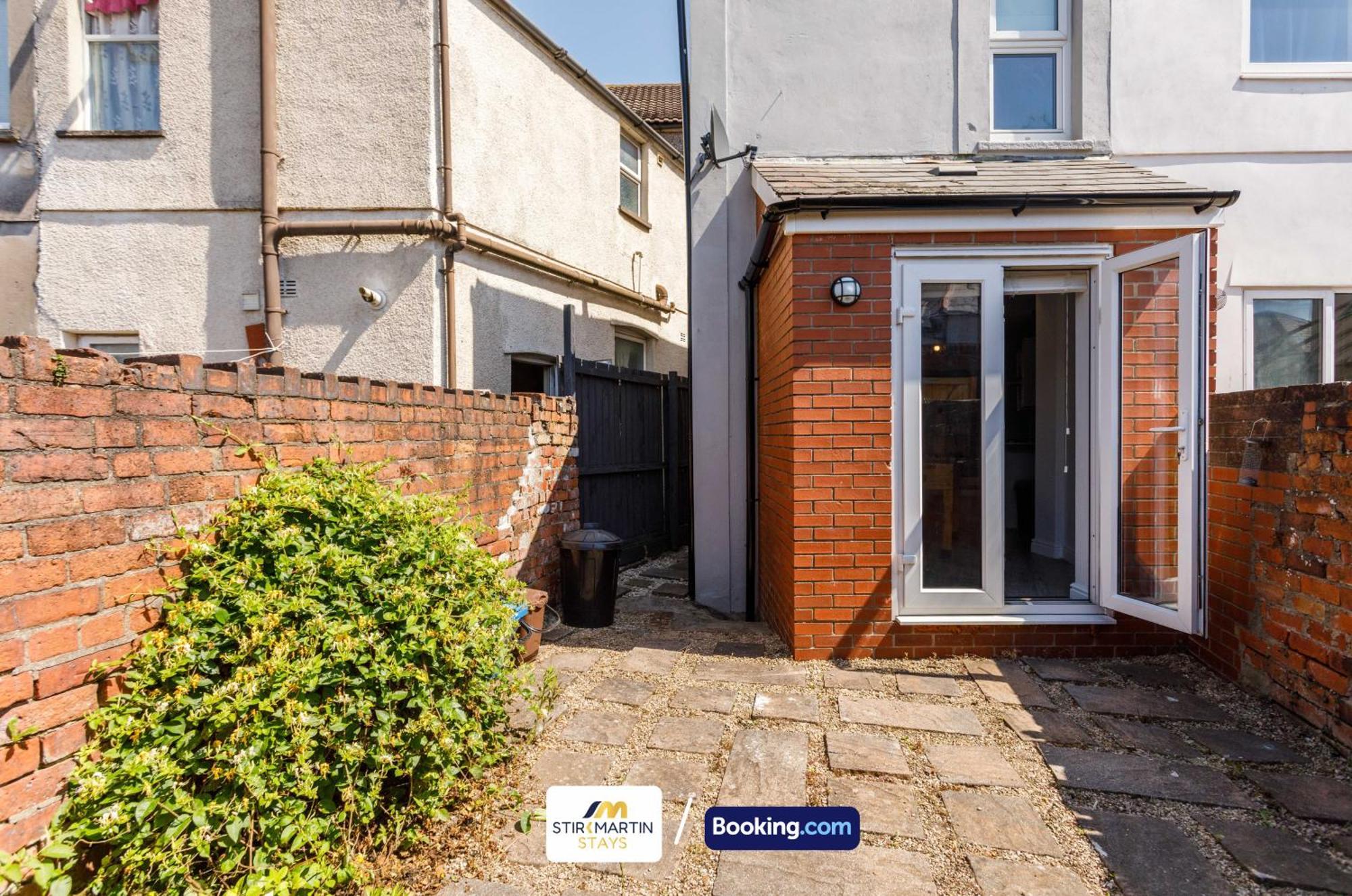 Comfy 3Bed House By Stirkmartin Stays Short Lets & Serviced Accommodation Cardiff With Free Parking & 8Mins To City Centre מראה חיצוני תמונה