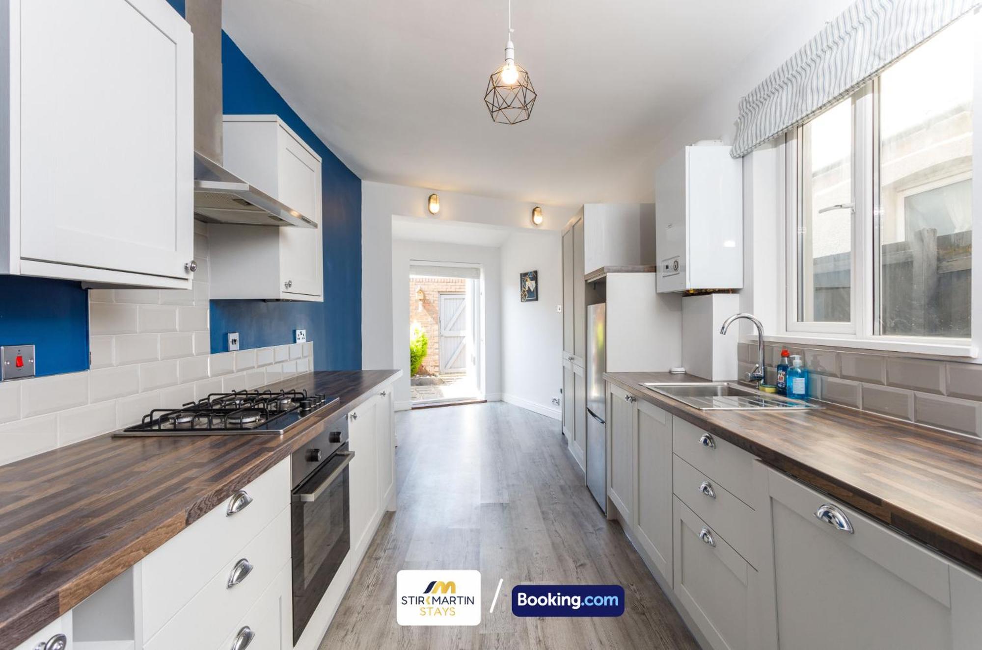 Comfy 3Bed House By Stirkmartin Stays Short Lets & Serviced Accommodation Cardiff With Free Parking & 8Mins To City Centre מראה חיצוני תמונה