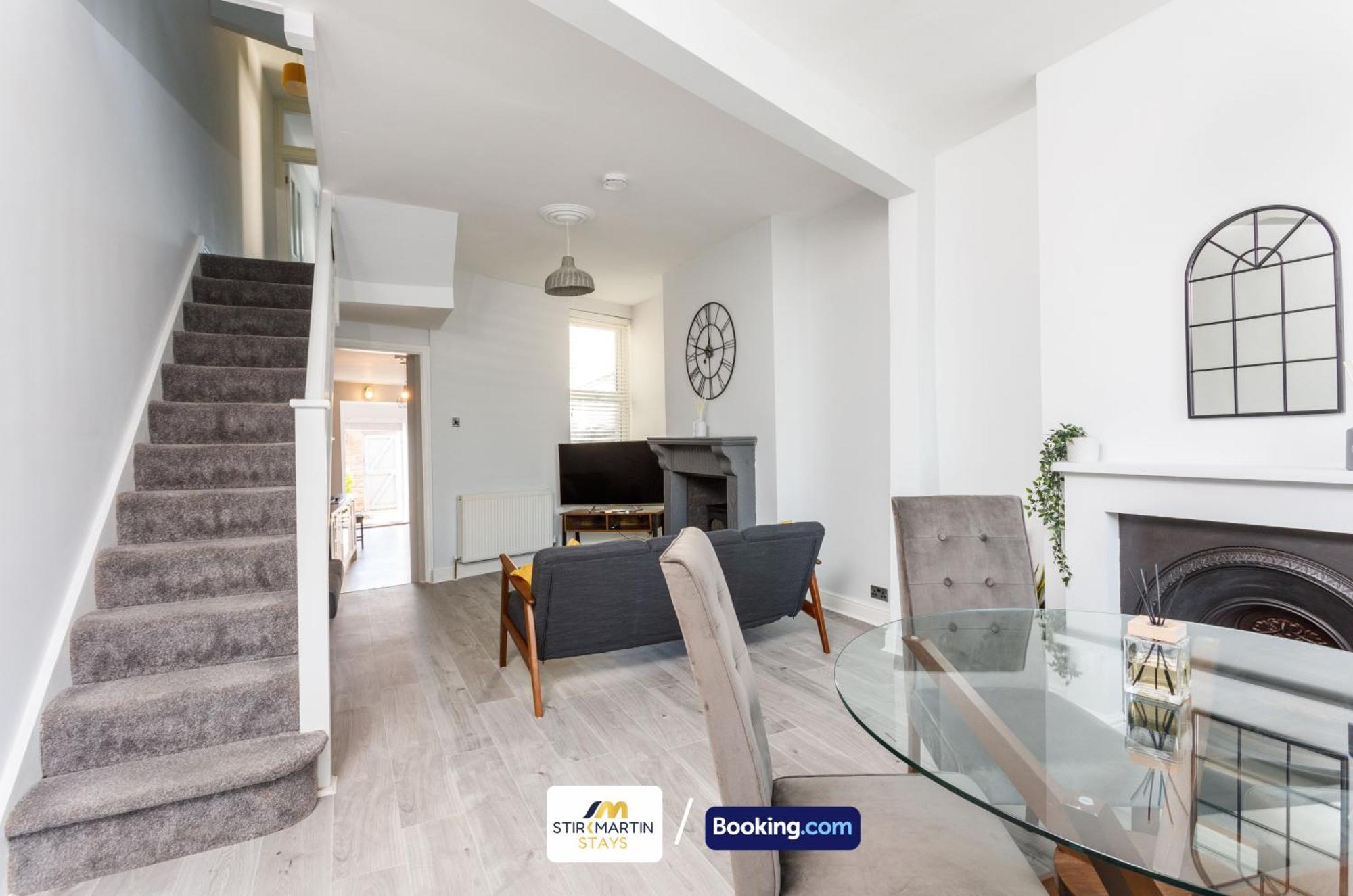 Comfy 3Bed House By Stirkmartin Stays Short Lets & Serviced Accommodation Cardiff With Free Parking & 8Mins To City Centre מראה חיצוני תמונה