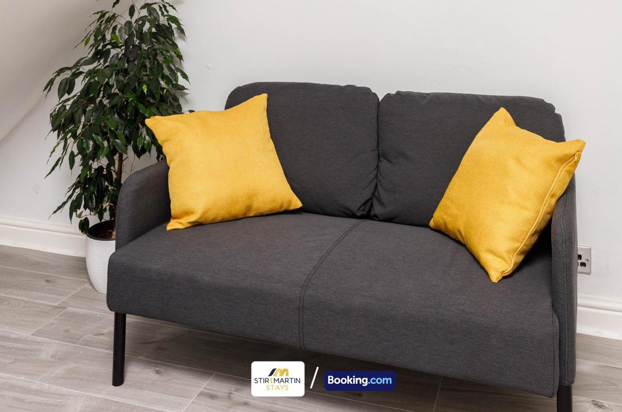 Comfy 3Bed House By Stirkmartin Stays Short Lets & Serviced Accommodation Cardiff With Free Parking & 8Mins To City Centre מראה חיצוני תמונה
